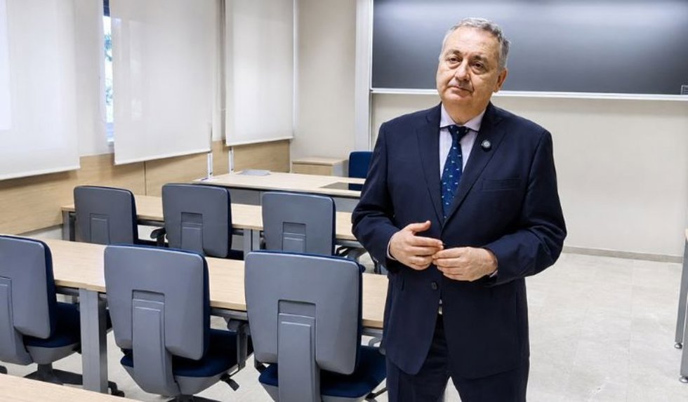 Horacio Molina, profesor e investigador del Departamento de Economía Financiera y Contabilidad de la Universidad Loyola.