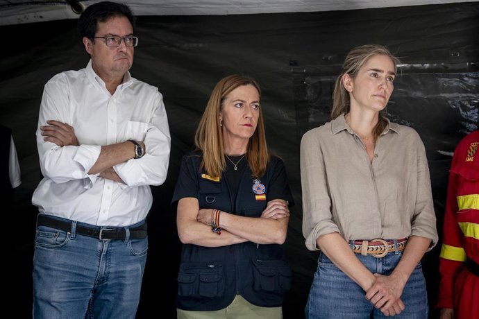 (da esquerda para a direita) O ministro da Transformação Digital e da Função Pública, Óscar López; a secretária-geral de Proteção Civil e Emergências, Virginia Barcones; e a terceira vice-presidente do Governo e ministra da Transição Ecológica e do Desafi