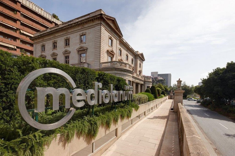 Archivo - Sede de Banco Mediolanum en Barcelona.