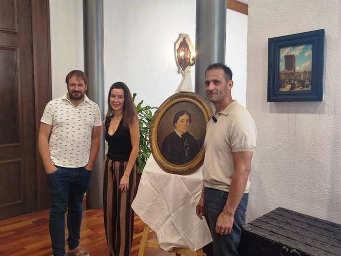 El diputado de Cultura, Enrique Rubio, recibe a Patricia Báez Garcés, descendiente de la familia que ha custodiado la pintura durante generaciones