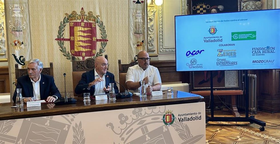 Presentación del proyecto de homenaje a la AECC en Valladolid.