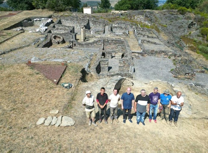 Hallada en el Chao Samartín una construcción de época medieval que pudo tener uso funerario.