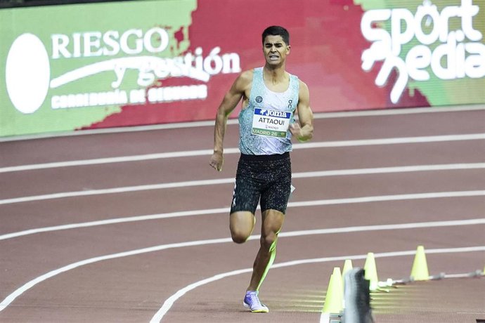 Archivo - El mediofondista español Mohamed Attaoui en la prueba de World Athletics en el Polideportivo Gallur de Madrid.