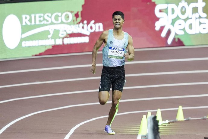 Archivo - Mohamed Attaoui of Spain competes in the Men's 1000m during the World Athletics Indoor Tour Gold Madrid 26 at Polideportivo Gallur on February 06, 2026, in Madrid, Spain.