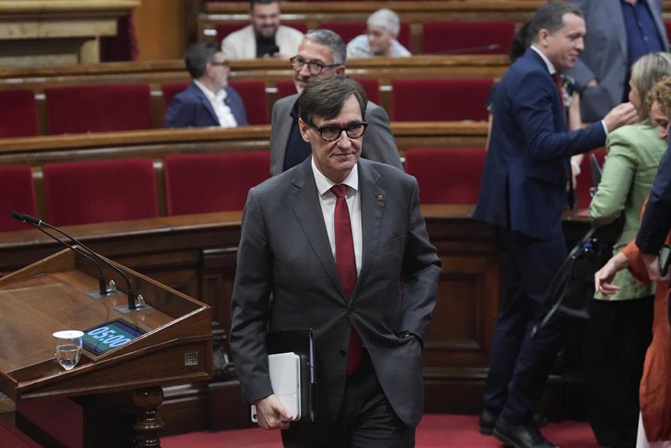 El president de la Generalitat, Salvador Illa, a su salida de una sesión plenaria, en el Parlament de Catalunya, a 2 de julio de 2026, en Barcelona, Catalunya (España). 