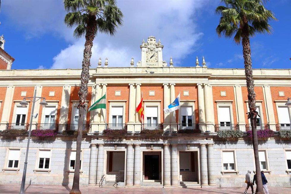 Fachada del Ayuntamiento de Huelva.