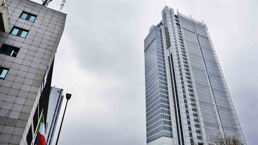 Archivo - Oficinas de Intesa Sanpaolo