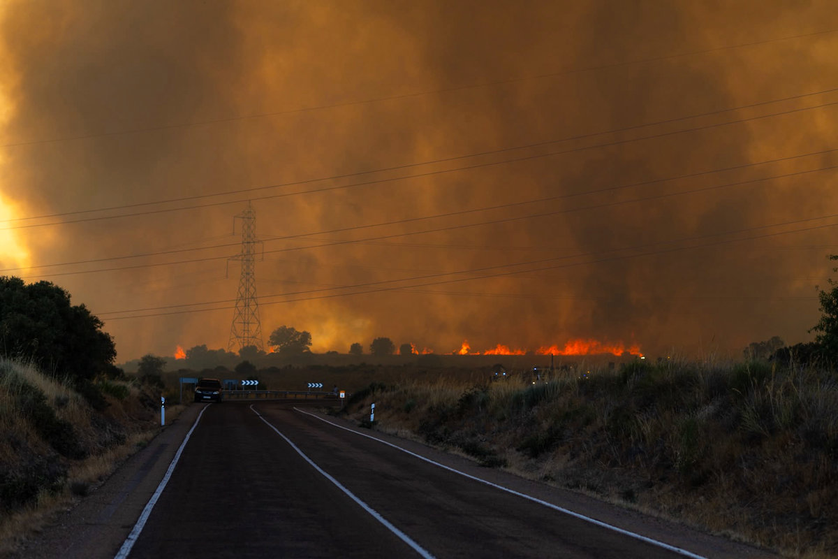 El incendio de gravedad 2 en Fermoselle (Zamora) obliga a evacuar siete pueblos y a confinar el municipio