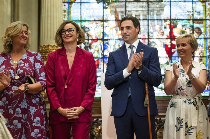 El Lehendakari, Imanol Pradales, con la diputada general de Bizkaia, Elixabete Etxanobe, en la recepción institucional con motivo de la celebración de la festividad de San Ignacio.