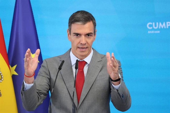 El presidente del Gobierno, Pedro Sánchez, comparece ante los medios en el Complejo de la Moncloa, a 28 de julio de 2026, en Madrid (España). 