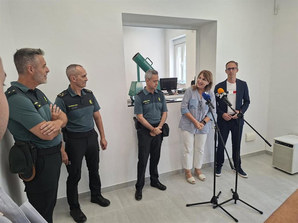 Asistentes a la puesta en funcionamiento de las nuevas dependencias de la Intervención de Armas de la Guardia Civil en Pozoblanco.