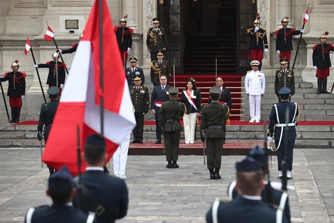 Perú.- Presidenta Keiko Fujimori es reconocida como jefa suprema de las FF.AA. y PNP