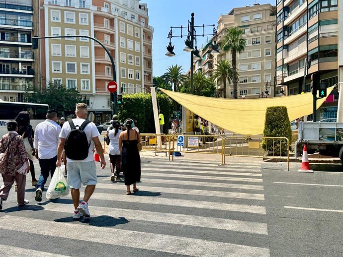 València instal·la els primers tendals en plaça Espanya i Amèrica com a prova pilot del futur pla d'ombres