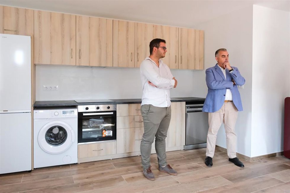 El consejero de Fomento, Vivienda, Ordenación del Territorio y Medio Ambiente, Roberto Media, inaugura diversas actuaciones ejecutadas por su departamento en Tudanca.