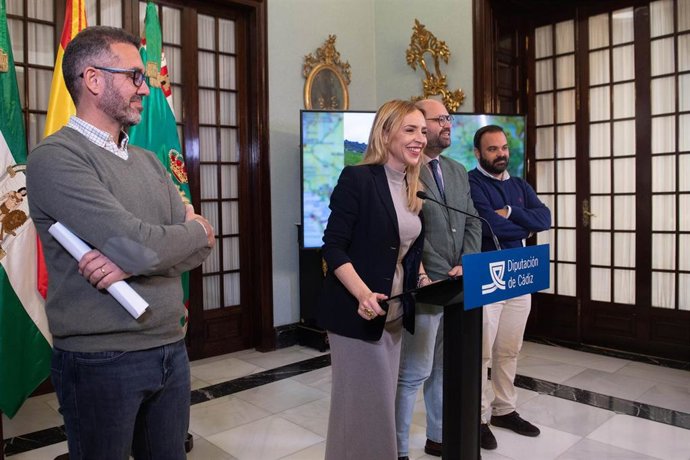 Archivo - La presidenta de la Diputación cuando realizó un balance de las carreteras afectadas por las borrascas.