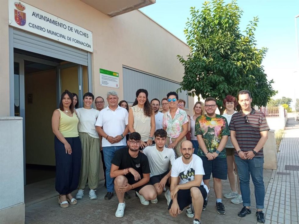 Ana Mata en su visita a Vilches con el lumnado del PFE