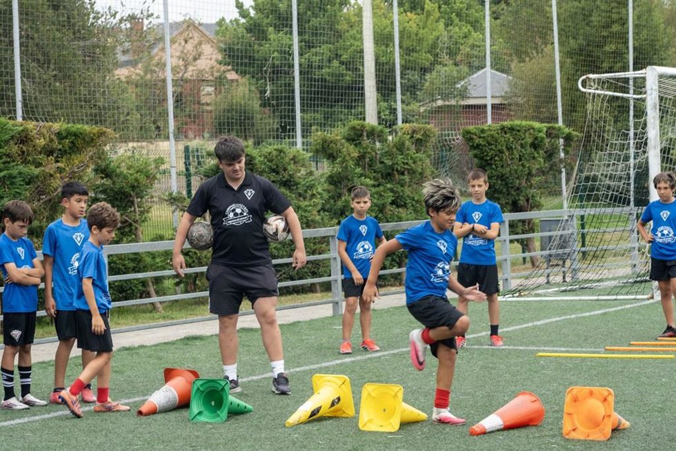 Más de un millar de jóvenes han participado en julio en las actividades veraniegas del Ayuntamiento de Camargo