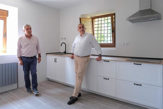 El consejero de Fomento, Vivienda, Ordenación del Territorio y Medio Ambiente, Roberto Media, inaugura diversas actuaciones ejecutadas por su departamento en Polaciones.