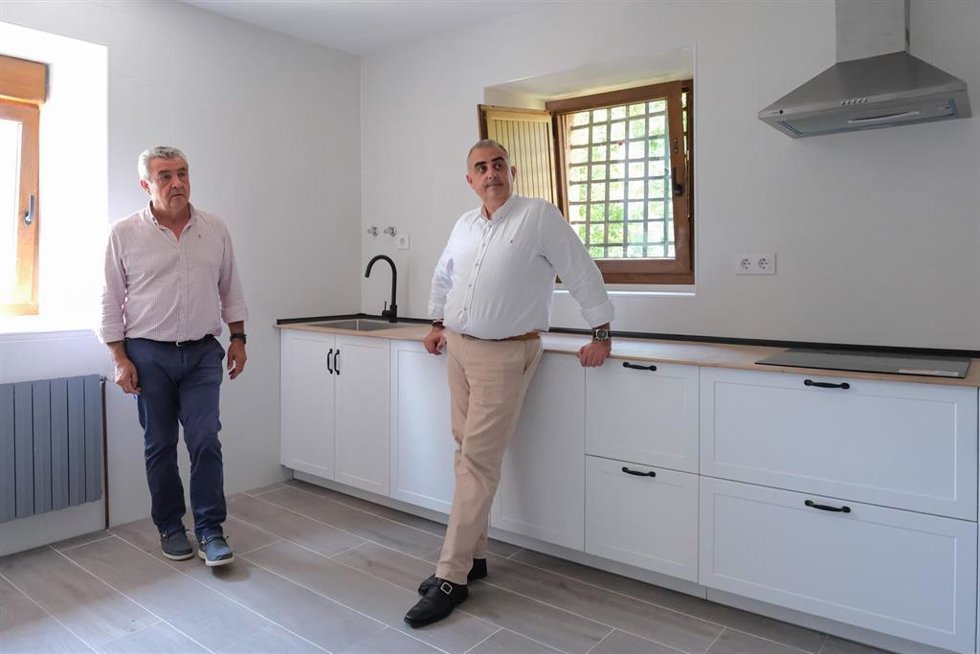El consejero de Fomento, Vivienda, Ordenación del Territorio y Medio Ambiente, Roberto Media, inaugura diversas actuaciones ejecutadas por su departamento en Polaciones.