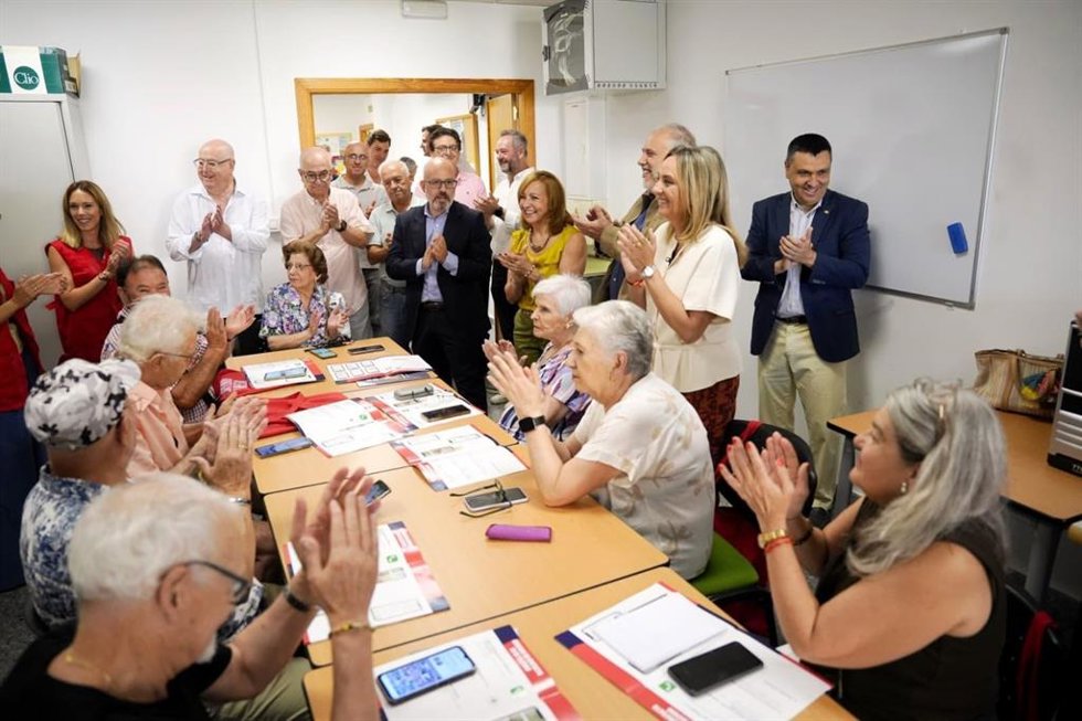 La alcaldesa de Granada, Marifrán Carazo, ha participado en la clausura del programa 'Rompiendo la Brecha' .