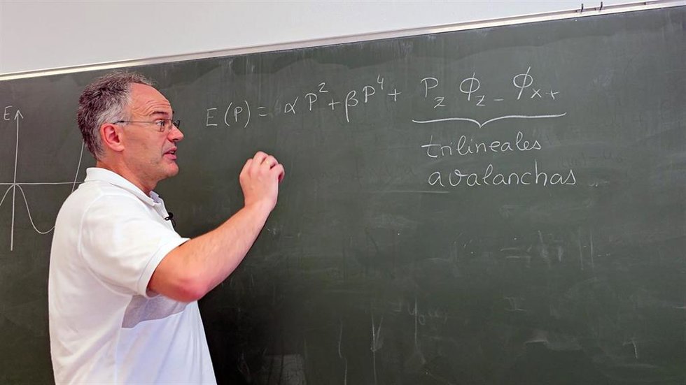 El profesor de la UC, Javier Junquera