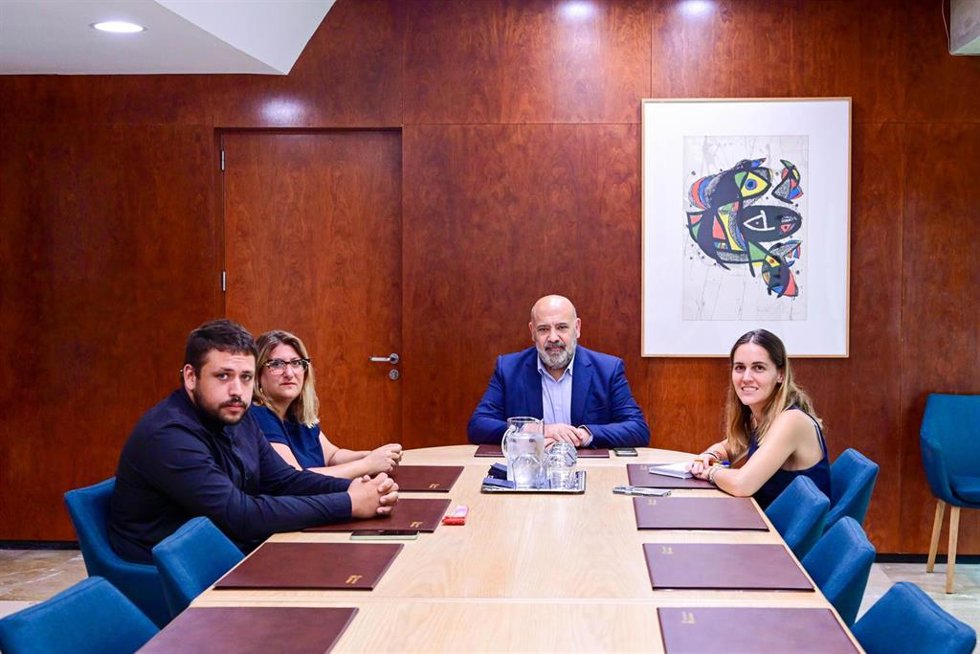 Reunión del alcalde de Palma, Jaime Martínez, con representantes de Ben Amics.