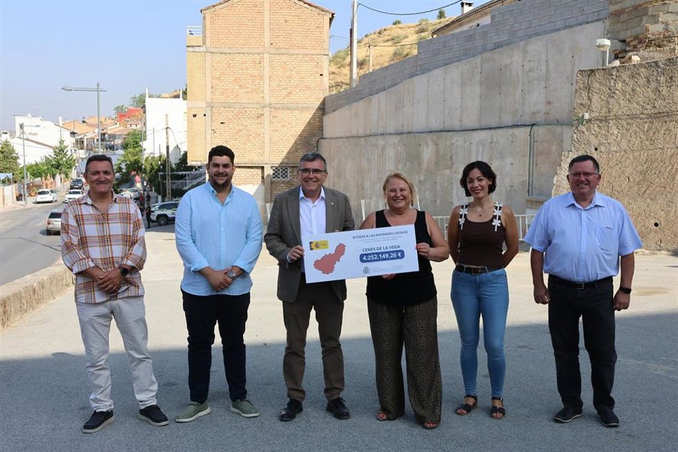 El subdelegado del Gobierno en Granada, José Antonio Montilla, ha visitado Cenes de la Vega (Granada)