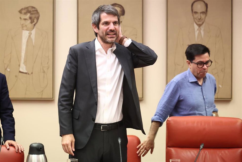 Archivo - El ministro de Cultura, Ernest Urtasun, a su llegada a la Comisión de Cultura, en el Congreso de los Diputados, a 23 de junio de 2026, en Madrid (España). Urtasun comparece a petición propia para informar de los avances y retos del Ministerio de