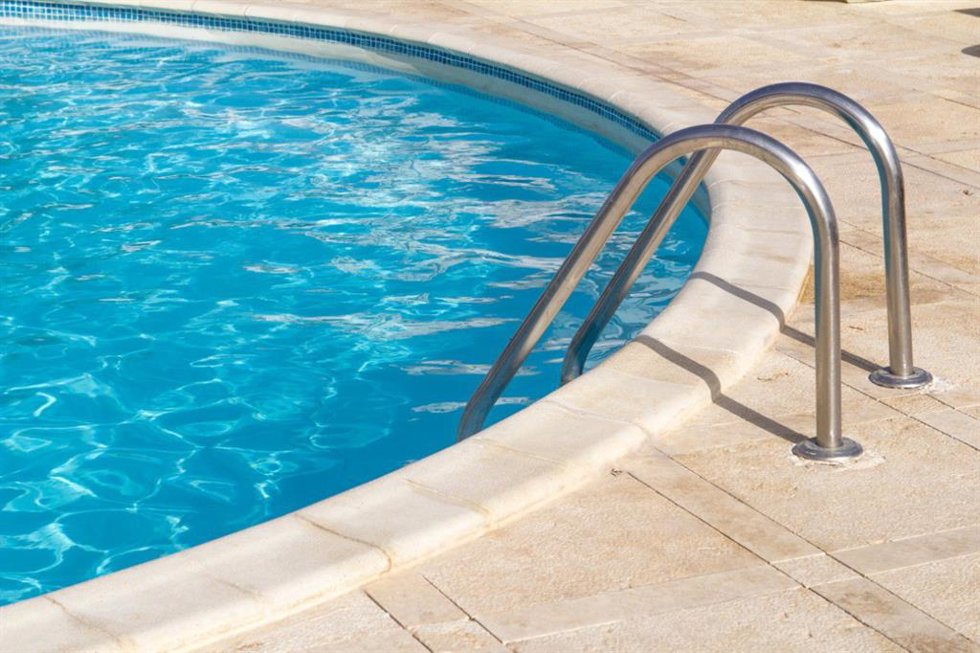 Archivo - Imagen de una piscina
