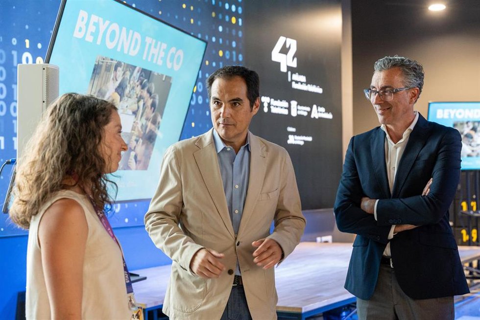El consejero de Inteligencia Artificial conoce los proyectos de 42 Málaga