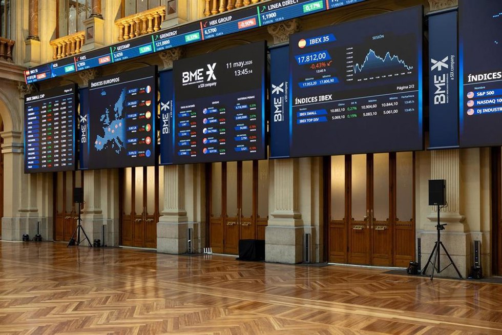 Archivo - Paneles informativos en el Palacio de la Bolsa de Madrid, a 11 de mayo de 2026, en Madrid (España). 