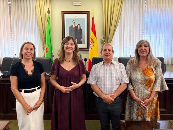 María del Carmen Benavides Cuéllar (izquierda) ha tomado posesión como nueva directora del departamento de Ingeniería Eléctrica y de Sistemas y Automática de la Universidad de León.