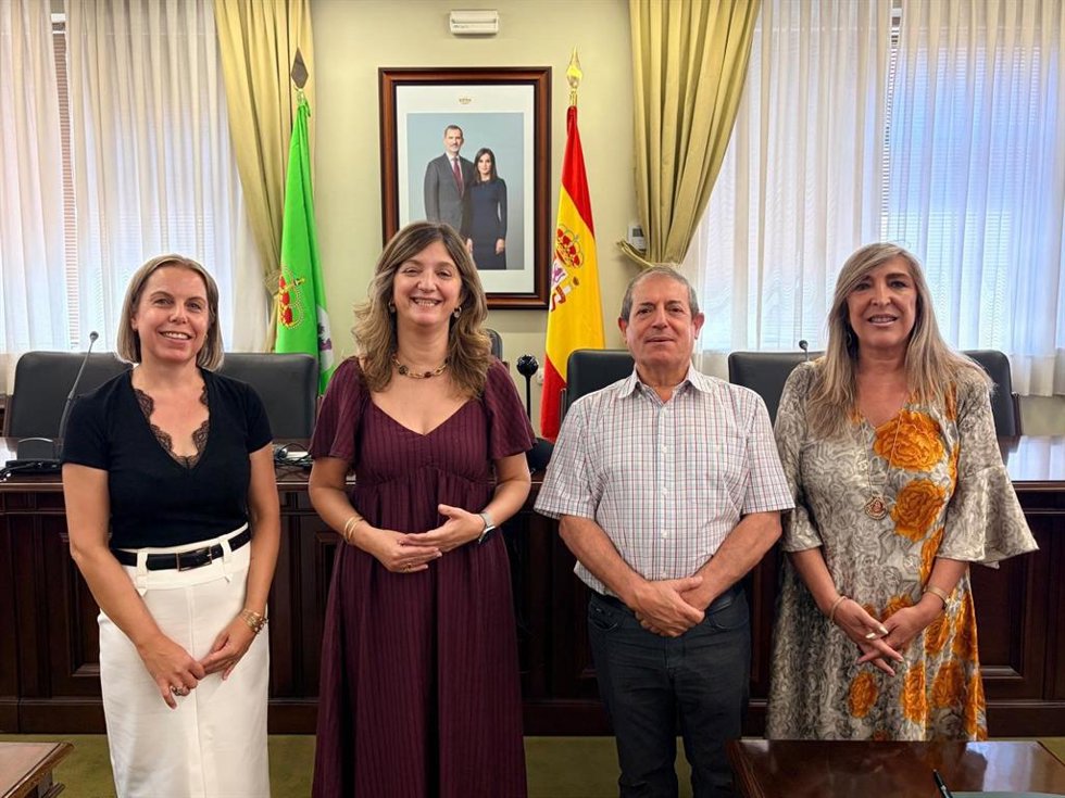 María del Carmen Benavides Cuéllar (izquierda) ha tomado posesión como nueva directora del departamento de Ingeniería Eléctrica y de Sistemas y Automática de la Universidad de León.