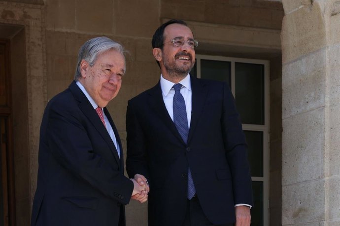 El secretario general de Naciones Unidas, António Guterres, y el presidente de Chipre, Níkos Christodoulídis