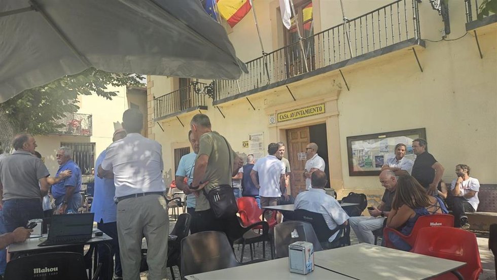 Los alcaldes de la Sierra Norte reunidos en Cogolludo.