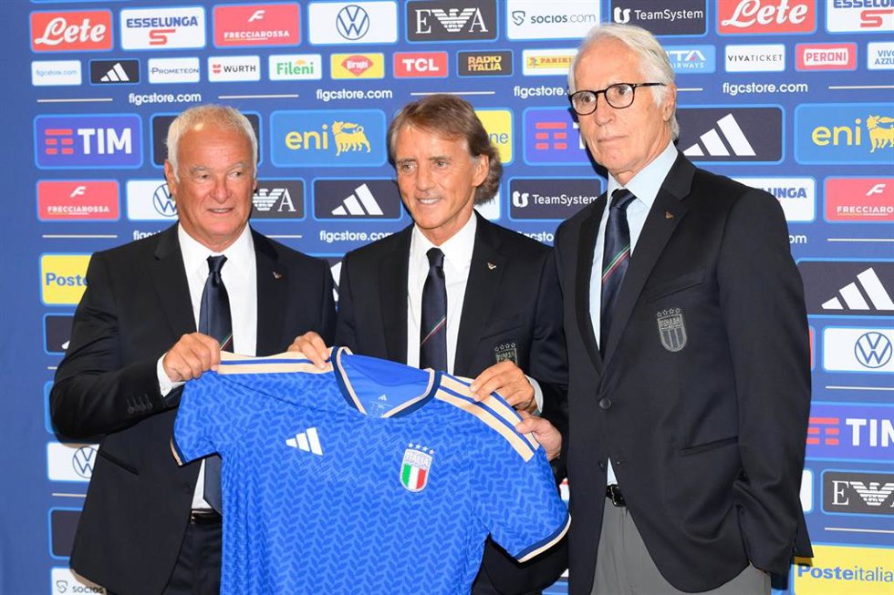 Claudio Ranieri, Roberto Mancini y Giovanni Malago, presentación nuevo seleccionador y director técnico de Italia