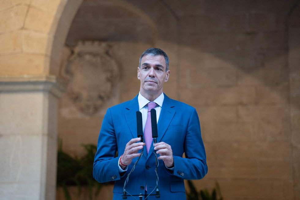 El presidente del Gobierno, Pedro Sánchez, comparece ante los medios de comunicación tras su despacho con el Rey Felipe VI, en el Palacio Real de la Almudaina, a 29 de julio de 2026, en Palma de Mallorca, Baleares (España).