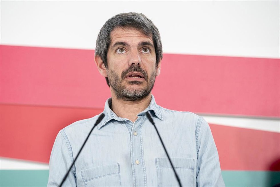 Archivo - El ministro de Cultura, Ernest Urtasun, durante una rueda de prensa ofrecida por el espacio político configurado por Movimiento Sumar, Comuns, Más Madrid e Izquierda Unida, en el Espacio Ecooo, a 4 de mayo de 2026, en Madrid (España).
