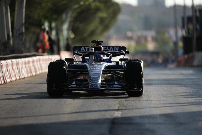 Archivo - Carlos Sainz in action during an exhibition with Williams at the future Madring F1 circuit on June 07, 2025 in Madrid, Spain.