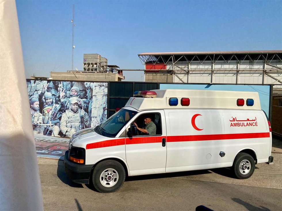 Una ambulancia en una calle de Bagdad, capital de Irak