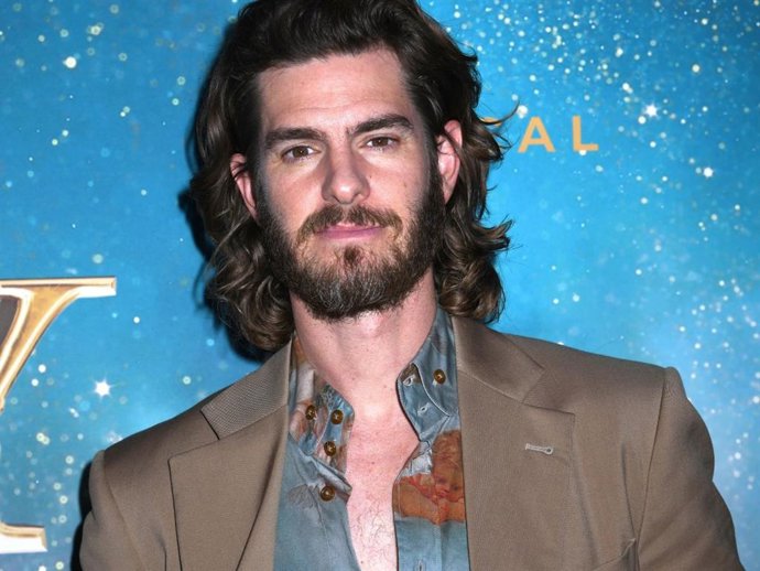 El estilismo de Andrew Garfield en Nueva York revive el espíritu ochentero sin apenas esfuerzo