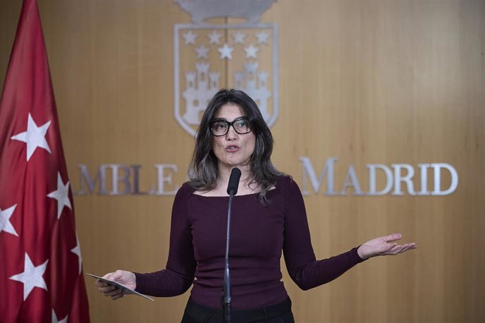 Archivo - La portavoz de Más Madrid, Manuela Bergerot, en los pasillos de la Asamblea de Madrid