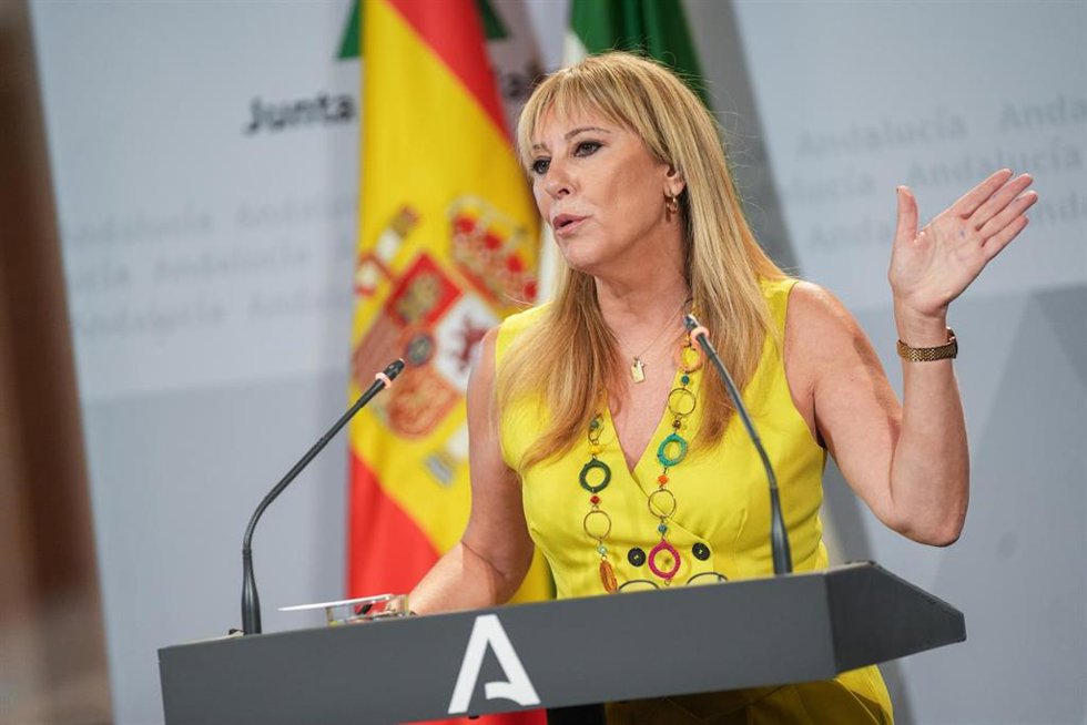 La vicepresidenta tercera y consejera de Economía, Hacienda y Fondos Europeos, y portavoz del Gobierno andaluz, Carolina España