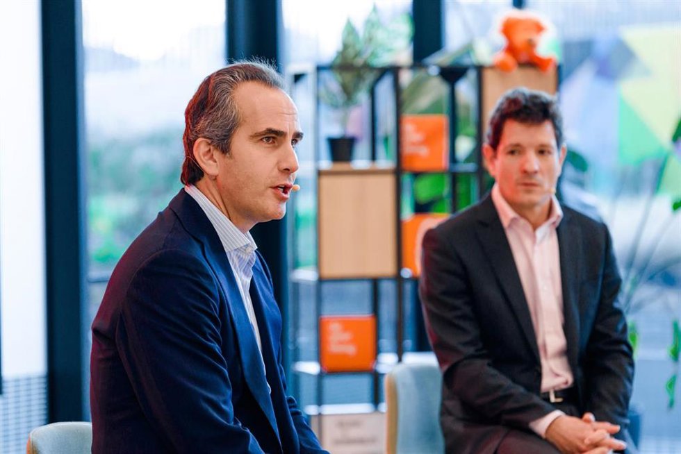 Archivo - El CEO de ING, Alfonso Tolcheff (i), y el director de Banca de Particulares de ING, Javier Montes (d), durante una rueda de prensa, en la sede de ING, a 12 de febrero de 2026, en Madrid (España). 