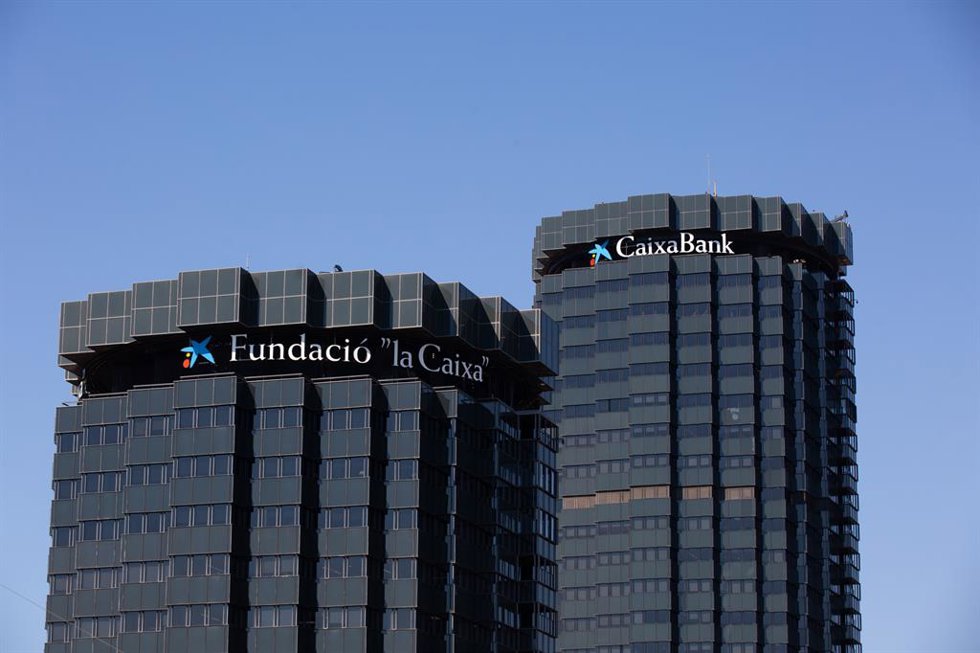 Archivo - Fachada de la sede de CaixaBank en la Avenida Diagonal de Barcelona, a 11 de julio de 2022, en Barcelona, Cataluña (España). CaixaBank es un banco español con domicilio social en Valencia y sedes operativas en Madrid y en Barcelona. Fundado en 2
