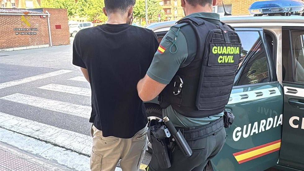 La Guardia Civil detiene al presunto autor de una serie de robos en vehículos cometidos en Villamediana de Iregua