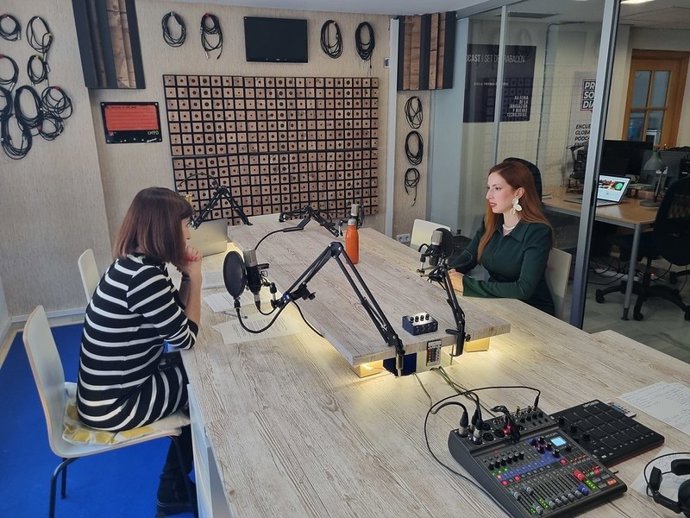 Grabación de la segunda temporada del podcast de la UNIA, 'Los Innovables"