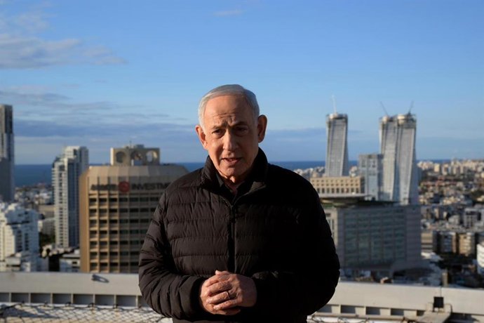 Archivo - Benjamin Netanyahu desde un tejado de Tel Aviv