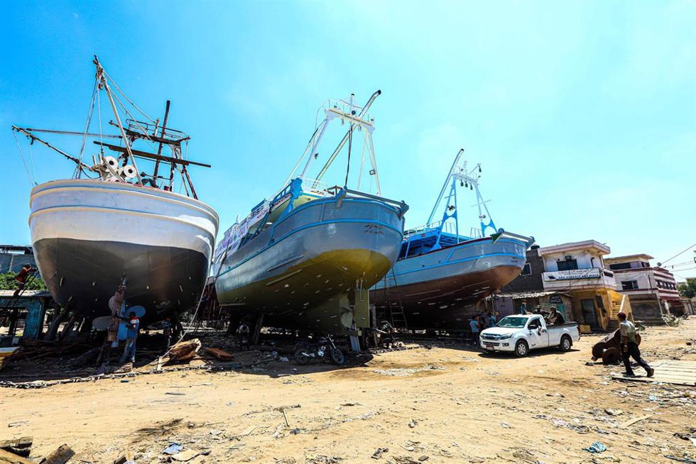 Archivo - Barcos en construcción en un astillero a orillas del río Nilo, en la provincia de Damieta.