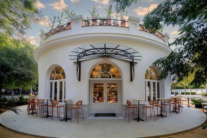 Nuevo Restaurante Café Bar La Raza, ubicado en la entrada del Parque María Luisa